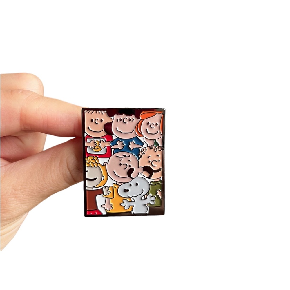 Snoopy / Peanuts Enamel Pin - Picture 3 of 3